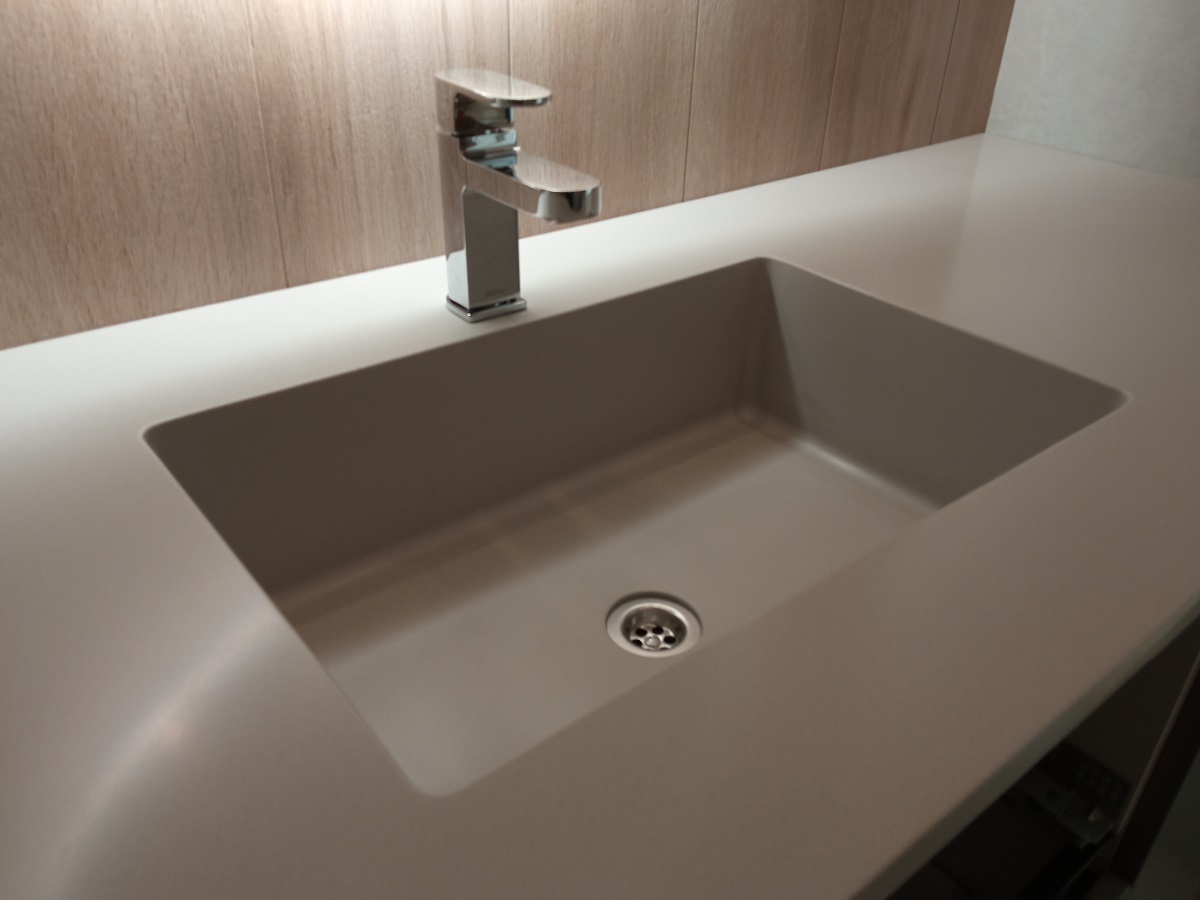 Столешница в ванную Decorstone